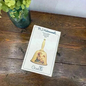 1979 M.J. Hummel 1979 Annual Bell bas-relief girl second edition‎ Goebel Germany